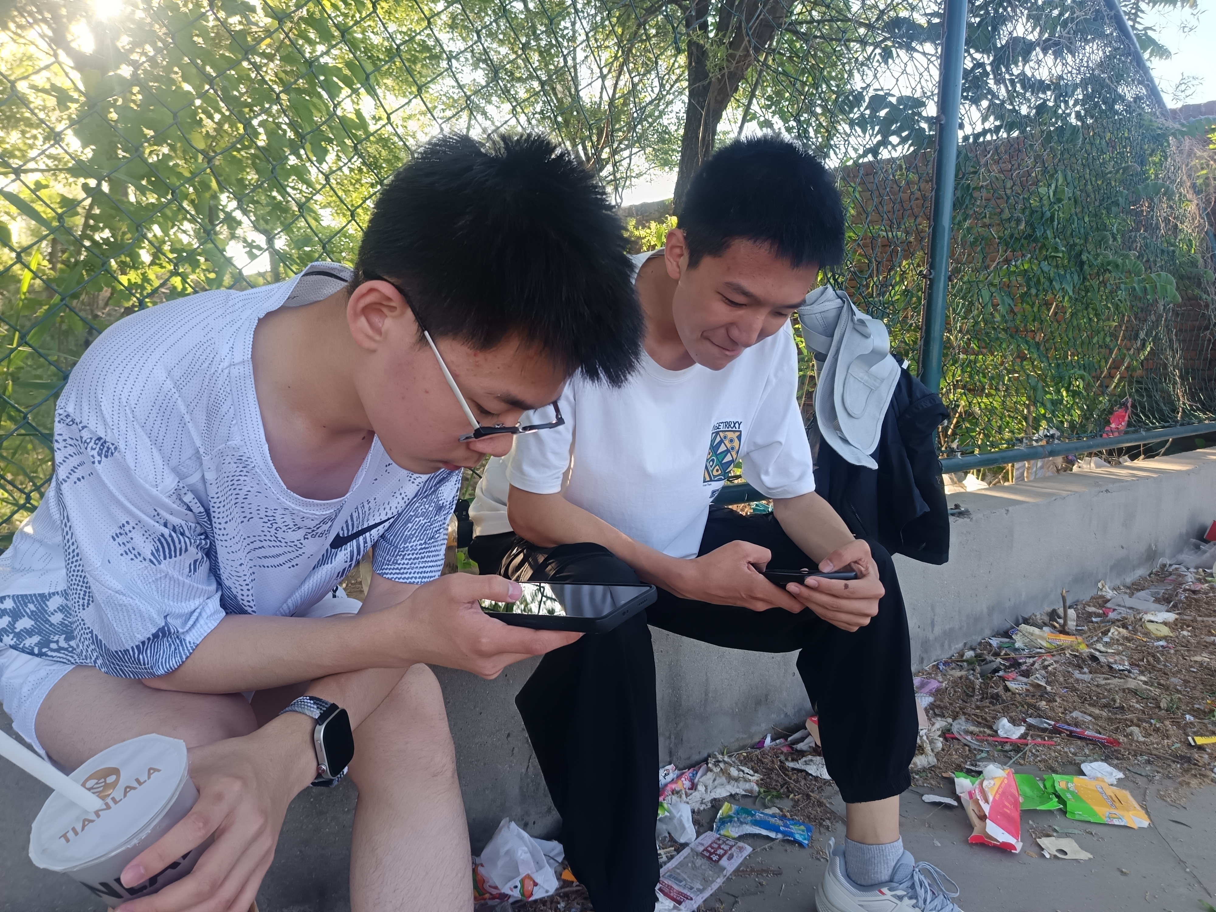揉眼睛的瞬间